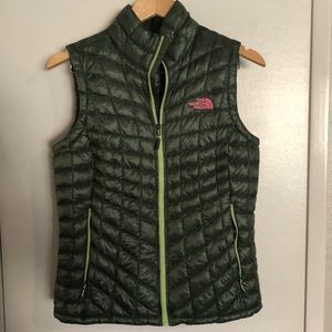 ❌SOLD❌ NWOT The North Face Thermoball Quilted Vest
